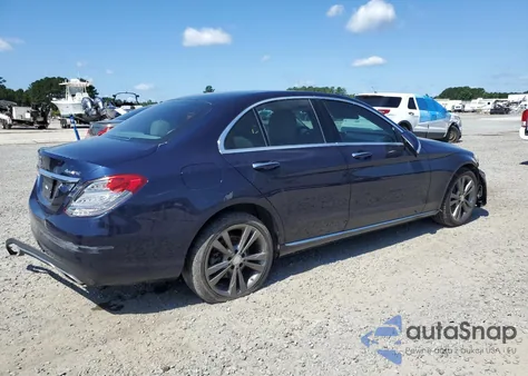 2015 Mercedes-Benz C 300 4Matic z USA, uszkodzony, nr VIN 55SWF4KB7FU094305